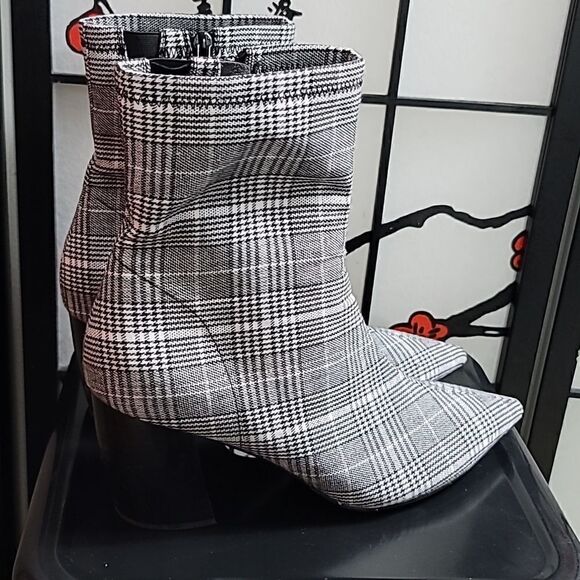 New Jeffrey Campbell Sport Black & White Plaid Pointed Toe Block Heel Boots - Picture 4 of 11